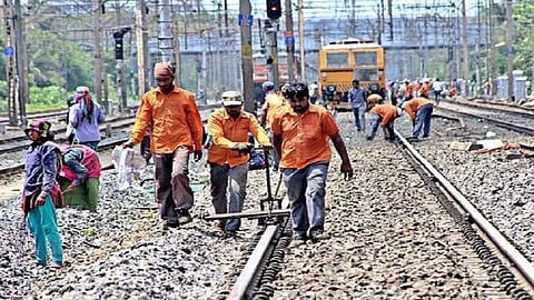 रविवारी हार्बर मार्गावर मेगाब्लॉक; मुख्य आणि पश्चिम मार्गावर प्रवासास परवानगी