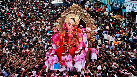 ना ढोल... ना ताशा.. ना डीजे; विघ्नहर्त्याचे विसर्जन यंदा नियमांच्या चौकटीत