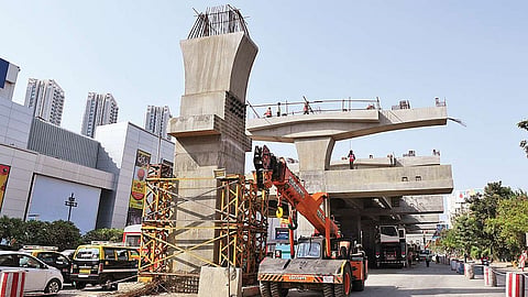 मेट्रोच्या प्रगतीपथावरील कामांचा मुख्यमंत्र्यांकडून आढावा! मेट्रो मार्गिका चाचणी इंजिनची पाहणी