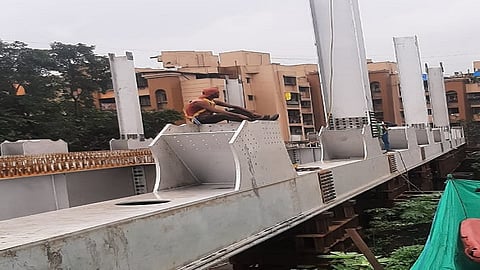 नवीन पत्रीपुलाच्या दुसऱ्या टप्यातील गर्डर टाकण्याच्या कामाला सुरुवात; वाहतुकीतील बदल जाणून घेण्यासाठी वाचा