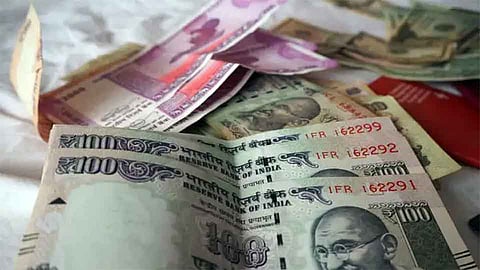 पुरात भिजलेल्या नोटा सांगली बँकेने इस्त्रीने वाळवून वाचवल्या