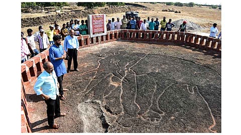 उक्षी येथील हत्तीच्या कातळशिल्पाचे लोकार्पण