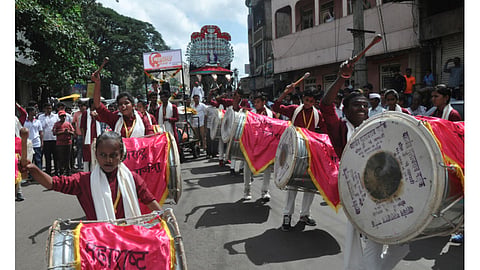 सळसळत्या उत्साहात गणेश आगमनाला प्रारंभ