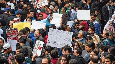 more than 325 agitators arrested from ten places in pune city