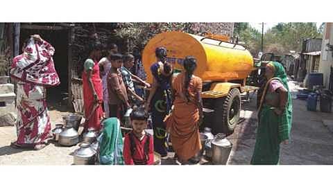 ठाणे ः टॅंकरमुळे टंचाईग्रस्त गावांना दिलासा.
