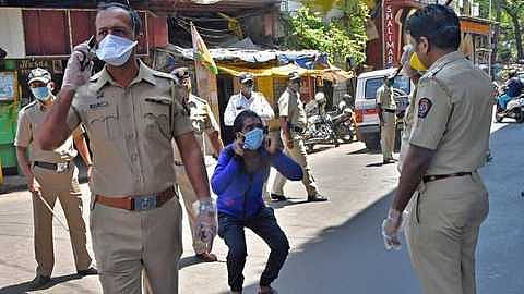 4Pune_Police_Lockdown_20_282_29.jpg