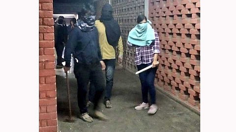 JNU Attack What actual happened on sundya night at JNU campus new delhi