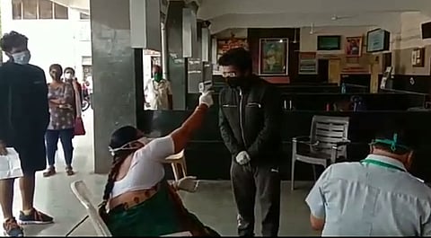 उच्च शिक्षणासाठी दिल्लीत गेलेले विद्यार्थी सोलापुरात परतले (VIDEO)