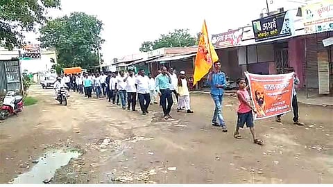 #MarathaKrantiMorcha मराठा आरक्षण मागणीसाठी झरे, घरनिकी कडकडीत बंद