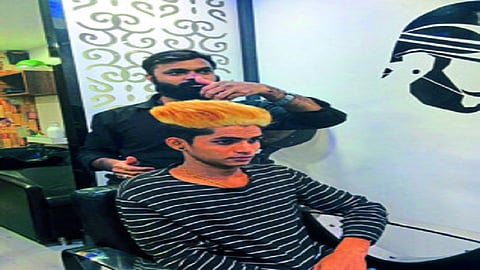 रायगडातील केशकर्तनालयांचे रूपडे बदलले