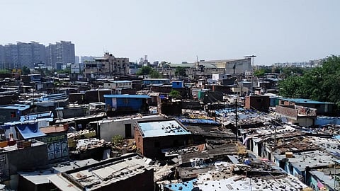 कोरोनाची भीती मेलीय, पोटासाठी हाताला काम हवं; पिंपरीतील झोपडपट्ट्यांमधील अस्वस्थ करणारं वास्तव