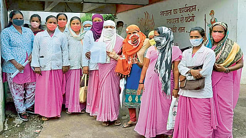 आशांना मानधन वाढीची 'आशा'च; मुख्यमंत्र्यांना साकडे
