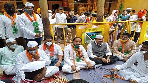 BJP staged a symbolic fast at Sant Dnyaneshwar Maharaj temple in Alandi to open temples in the state