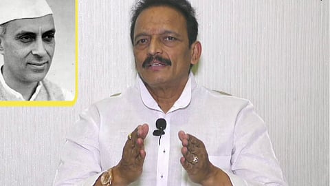 'कष्टकरी व सरकारी कर्मचाऱयांचे प्रश्न गांभीर्याने सोडविण्याची गरज'