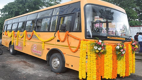 लोकार्पण केलेली तेजस्विनी बस. (छायाचित्र : दीपक कुरकुंडे)
