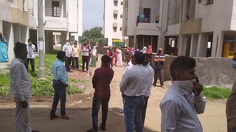 Video : चिखलीतील घरकुलमध्ये कोरोनाबाधितांना ठेवण्यास विरोध, स्थानिकांना घेतलाय हा पवित्रा