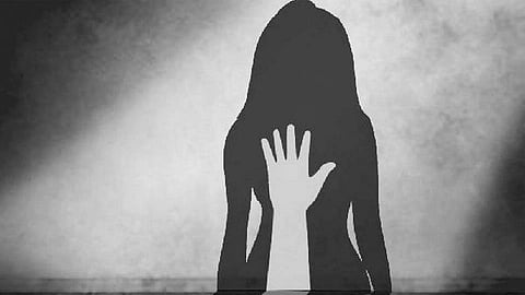 तो दुचाकीवरून यायचा अन् महिलांना...