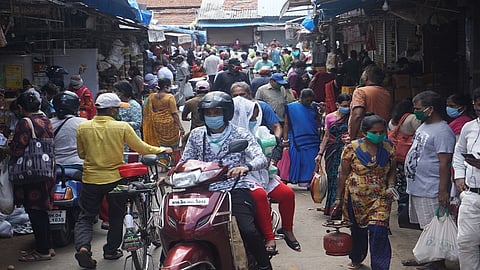 thane crowd in market