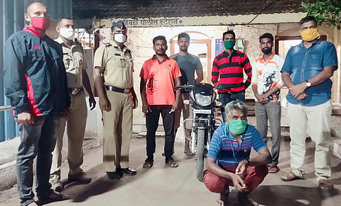 दहिवडीतील तरुणांमुळे पोलिसांनी खटाव तालुक्यातील चोरट्यास पकडले