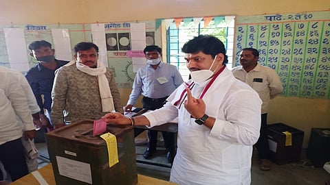 Dhanajay Munde Cast His Vote For Aurangabad Graduate Election