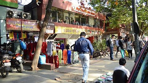 Video : Guys and Girls, एफसी रोड पुन्हा बहरलाय