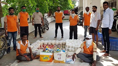 वडगाव मावळ येथे गरजूंना जेवणाच्या डब्यांसह किराणा साहित्याचे वाटप