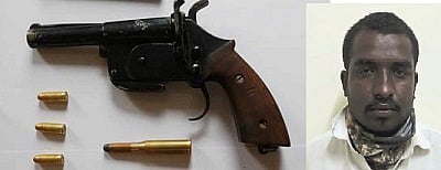 One arrested while saling pistols at islampur