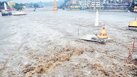 गोदावरीला यंदाच्या पावसाळ्यातील पहिला पूर