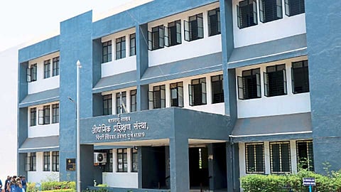निगडी - आयटीआयला केलेली रंगरंगोटी.