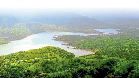 नदीपात्रांचं अस्वस्थ वर्तमान (डॉ. श्रीकांत कार्लेकर)