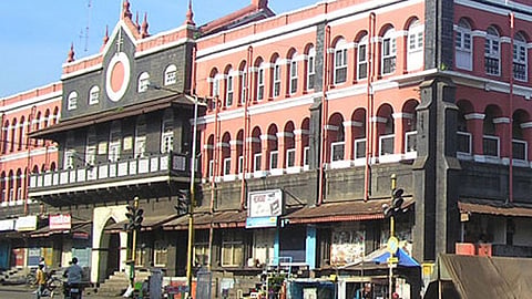 जबाबदारी घेणारा खमका अधिकारीच हवा