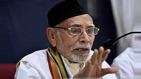 Madhav Gopal Vaidya opossed national emergency while doing journalism