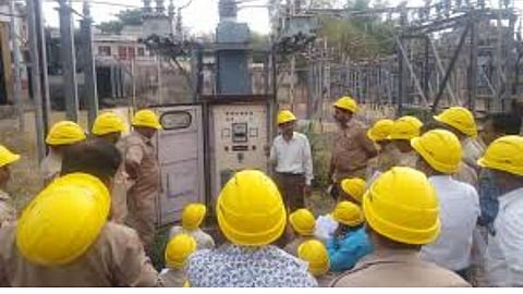 Mahavitaran-Workers