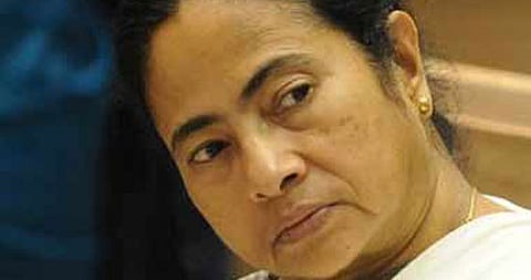 विरोधी पक्षनेत्यालाच केले निलंबित