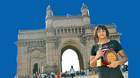 मुंबई : एलिफंटा ते गेटवे ऑफ इंडिया सागरी अंतर पार करणारी मंत्रा कुऱ्हे.