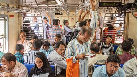 मुंबईकरांचा लोकल प्रवास होणार सुखकर; आता ट्रेनमध्ये वाय फाय..