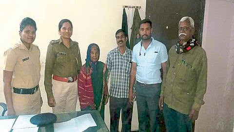 पोलिसांच्या सतर्कतेमुळे वृद्धेस गवसले घर