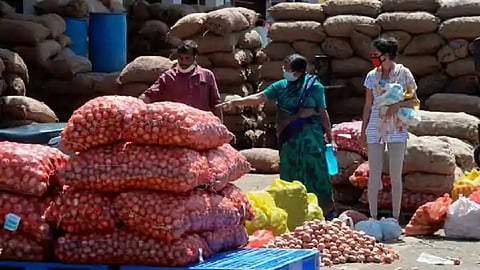 market yard onion rates crossed hundred rupees