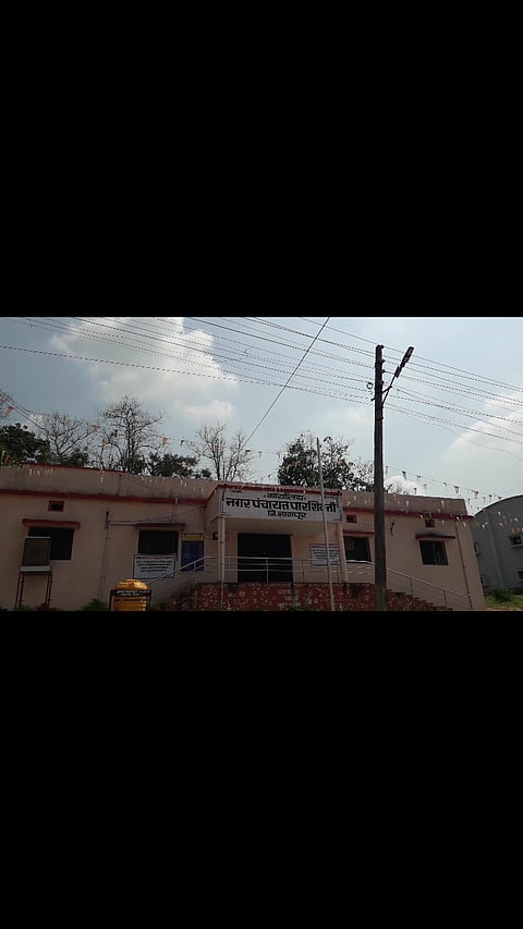 पारशिवनीः राजकारणाने खुंटलेला रस्त्याचा विकास.
