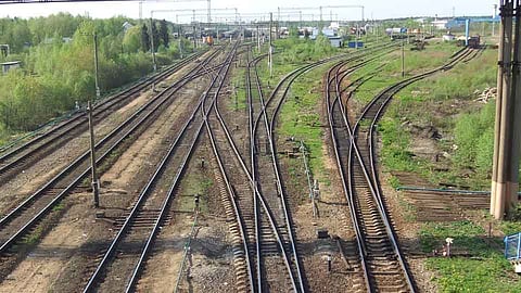 आसनगावनजीक लोहमार्गाला तडे