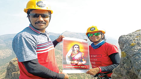 गिर्यारोहकांच्या साहसाला आव्हान देणाऱ्या नवरा-नवरी सुळक्यावर कुमठेच्या राेहितची चढाई