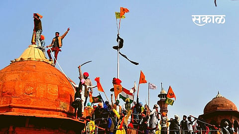 delhi tractor parade flag hoisted shikh