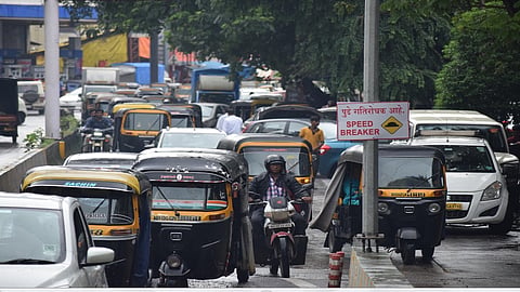 ठाणे शहरातील वाहतूक कोंडी. (छायाचित्र : दीपक कुरकुंडे)