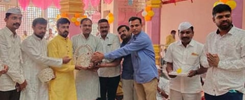 Donation of silver crown from Muslim community in Rahata