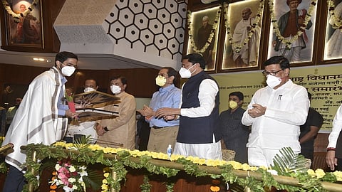 CM udhhav Thackeray and Nana Patole Felicitated UPSC cleared students