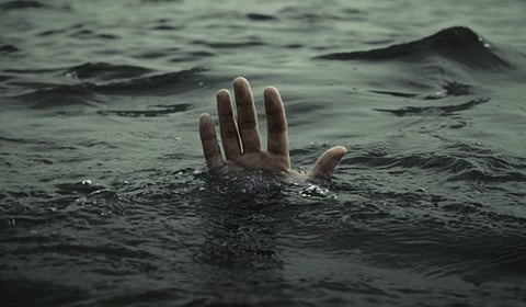 कोरोनाच्या धास्तीने शेतात गेले पण तिघांना मृत्यूने गाठले..