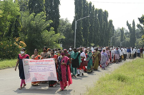 Rahuri University employees march on the second day