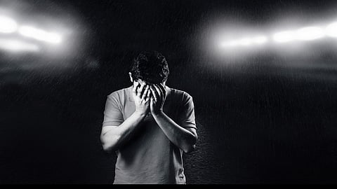 कोरोनासह मानसिक आजारांमध्ये वाढ; आर्थिक संकटामुळे अनेकजणांचा व्यसनांकडे वाढतोय कल