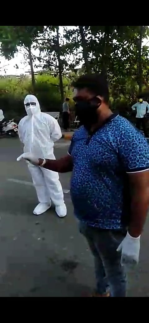 नेरुळ स्मशान भूमीत कोरोनाबधितांच्या अंत्यविधीला विरोध; बाहेरून शव आणल्याने स्थानिकांचा विरोध