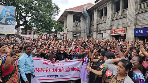 Aasha employees march to the collectors office in Pune